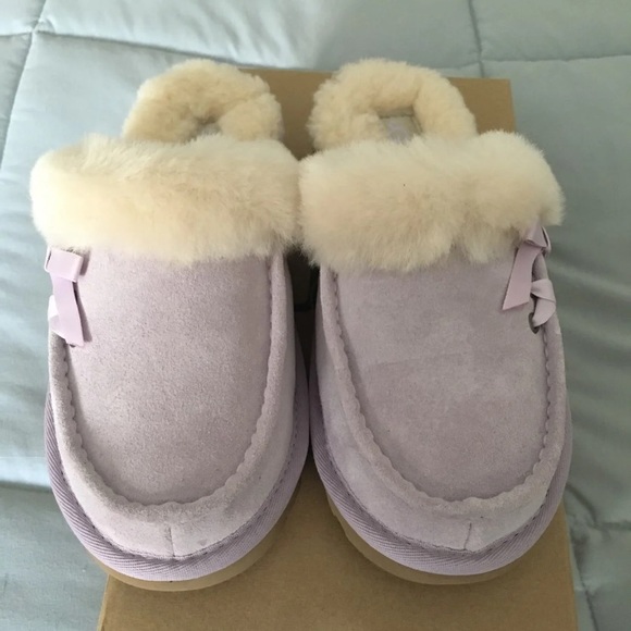 🆕 Ugg Fur Slippers 🌸Sold - Picture 2 of 5